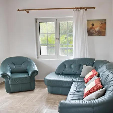 Axa Apartment